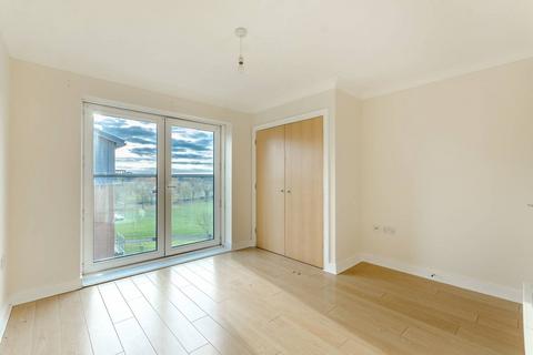 2 bedroom flat for sale, Cleeve Way, Sutton, SM1