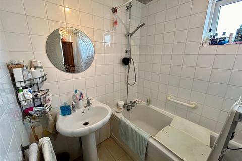 17 Austen Close, Loughton, IG10 3TX