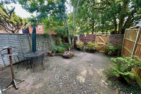 17 Austen Close, Loughton, IG10 3TX