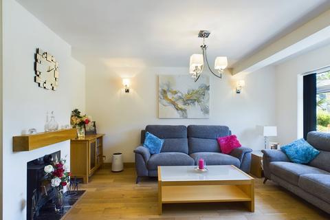 21 The Crescent, Mortimer Common, Reading, RG7 3RX