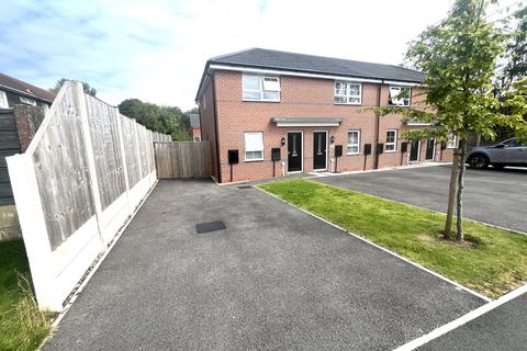 2 bedroom end of terrace house for sale, Halberton Close, Hyde