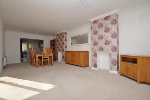 3 bedroom semi-detached house to rent, Baddow Hall Avenue, Great Baddow