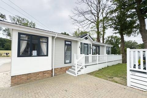 2 bedroom lodge for sale, Ashford, Kent, TN27