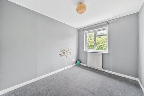 202 Knollmead, Surbiton, KT5 9QW