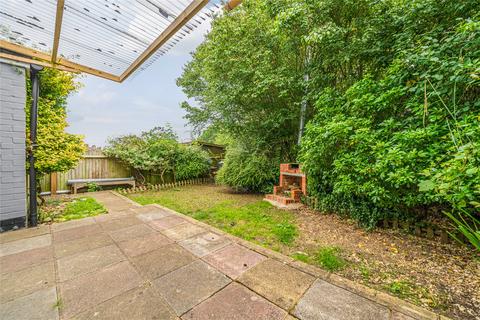 202 Knollmead, Surbiton, KT5 9QW