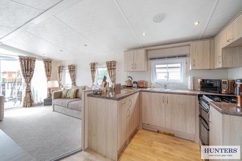 2 bedroom lodge for sale, Cliffe Common, Selby