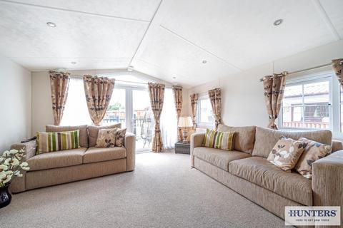 2 bedroom lodge for sale, Cliffe Common, Selby