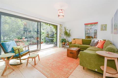 4 New River Way, London, N4 2ND