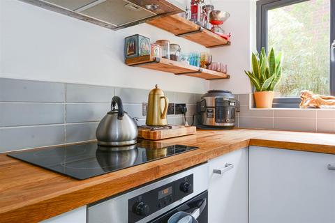 4 New River Way, London, N4 2ND