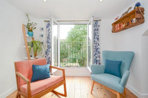 4 New River Way, London, N4 2ND