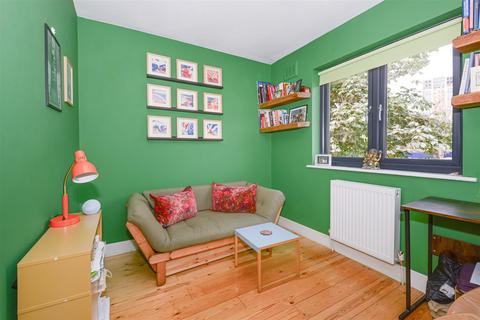 4 New River Way, London, N4 2ND