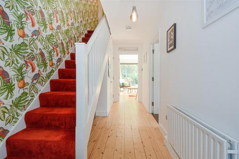 4 New River Way, London, N4 2ND