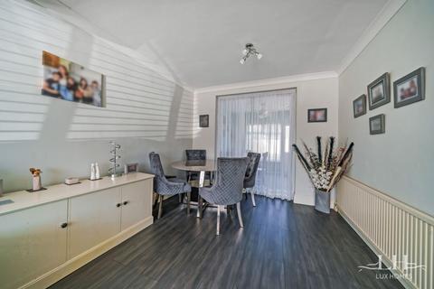241 Upper Rainham Road, Hornchurch, RM12 4EY