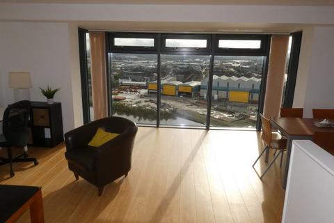 2 bedroom apartment to rent, Meadowside Quay Square, Glasgow G11