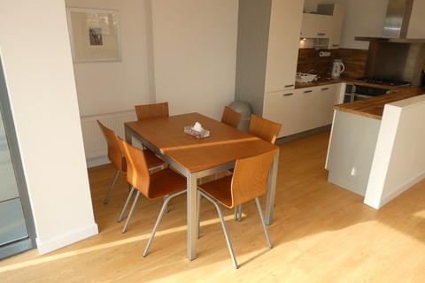 2 bedroom apartment to rent, Meadowside Quay Square, Glasgow G11