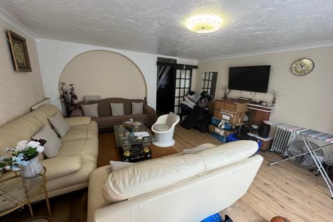 3 bedroom house to rent, Corporation Street, London E15