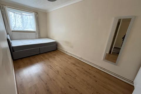 3 bedroom house to rent, Corporation Street, London E15