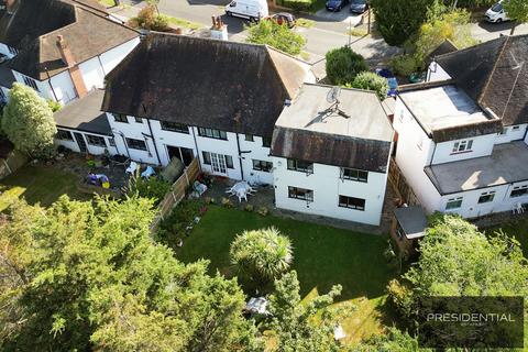 6 bedroom semi-detached house for sale, Chigwell IG7