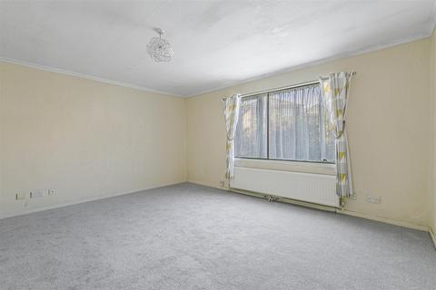 2, Fleetwood Court Douglas Road, Stanwell, Staines, TW19 7JN