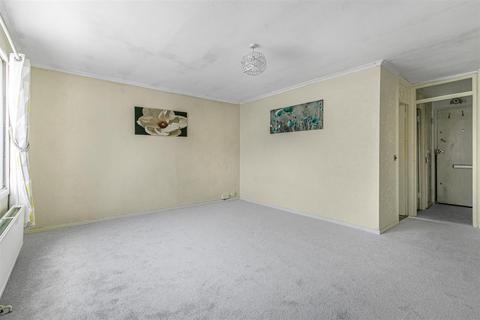 2, Fleetwood Court Douglas Road, Stanwell, Staines, TW19 7JN