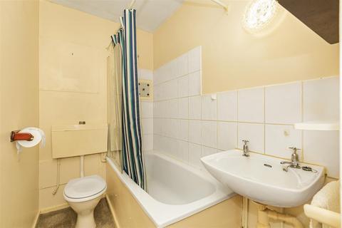 2, Fleetwood Court Douglas Road, Stanwell, Staines, TW19 7JN