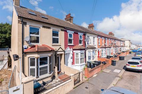 4 bedroom end of terrace house for sale, Pier Road, Northfleet, Gravesend, Kent