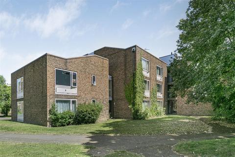 Studio for sale, Bristol Close, Staines-Upon-Thames TW19