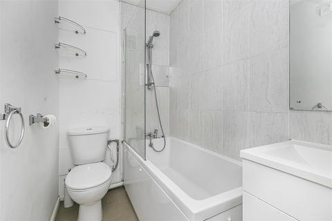 Studio for sale, Bristol Close, Staines-Upon-Thames TW19