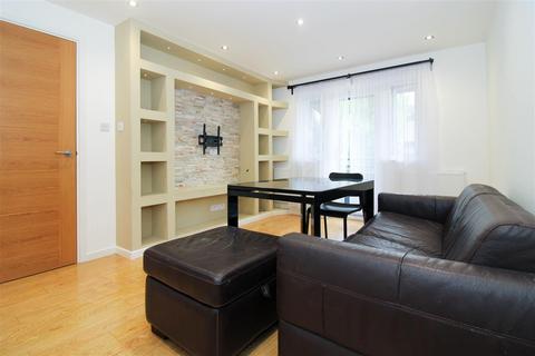 2 bedroom flat for sale, Daubeney Gardens, London