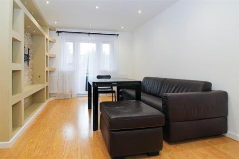 2 bedroom flat for sale, Daubeney Gardens, London