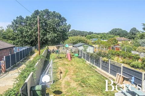 4 bedroom semi-detached house for sale, Keats Avenue, Romford, RM3