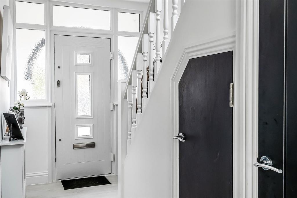 23-Sunmead-Close-28.jpg