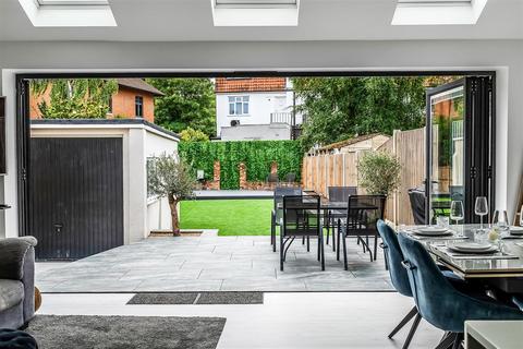 23 Sunmead Close, Fetcham, Leatherhead, KT22 9AP