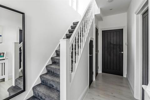 23 Sunmead Close, Fetcham, Leatherhead, KT22 9AP