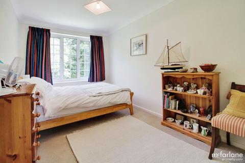 15 Carlton Gate, Broome Manor, Swindon, SN3 1NF