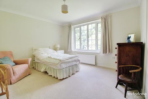 15 Carlton Gate, Broome Manor, Swindon, SN3 1NF