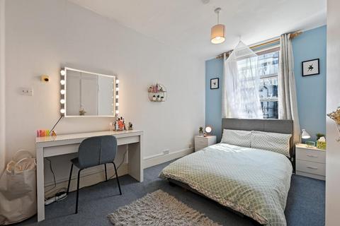 2 bedroom flat for sale, Bulwer Street London W12