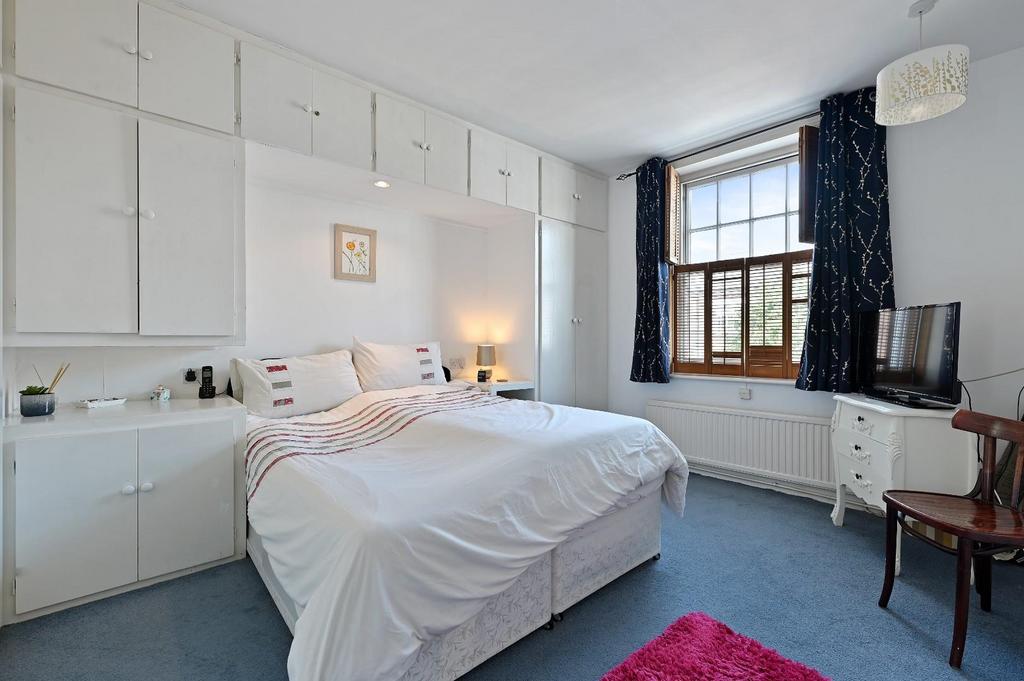 Lytton House - Bedroom3 (1).JPG