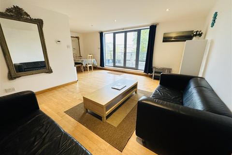 2 bedroom flat to rent, 18650059 Cumberland Road, Bristol