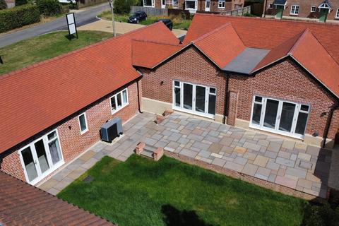 4 bedroom detached bungalow for sale, Aubreys Yard, Poulshot