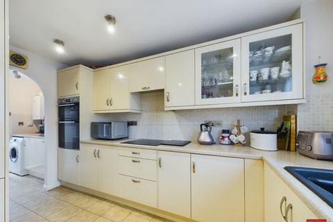 22 Berkeley Close, Hucclecote, Gloucester, GL3 3TG