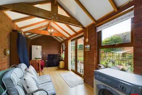 22 Berkeley Close, Hucclecote, Gloucester, GL3 3TG