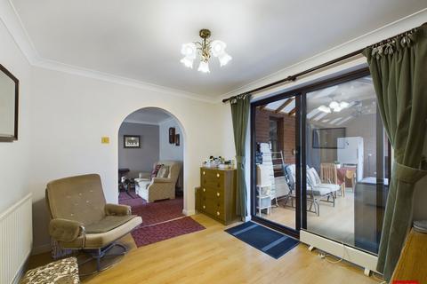 22 Berkeley Close, Hucclecote, Gloucester, GL3 3TG