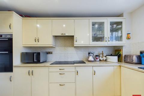 22 Berkeley Close, Hucclecote, Gloucester, GL3 3TG