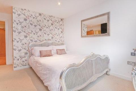 2 bedroom flat to rent, London EC1V
