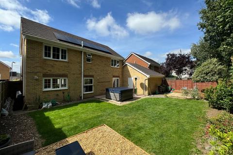 43 Ferndown Close, Beggarwood, Basingstoke, RG22 4SE