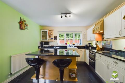 43 Ferndown Close, Beggarwood, Basingstoke, RG22 4SE