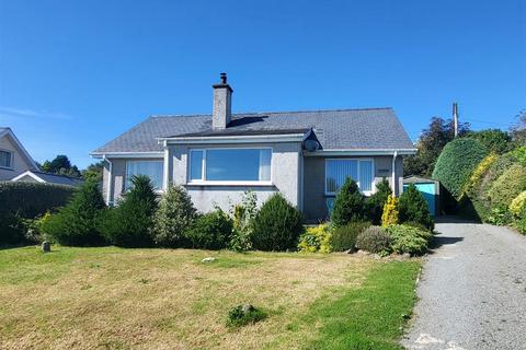 3 bedroom detached bungalow for sale, Cae Garw, Llanfair