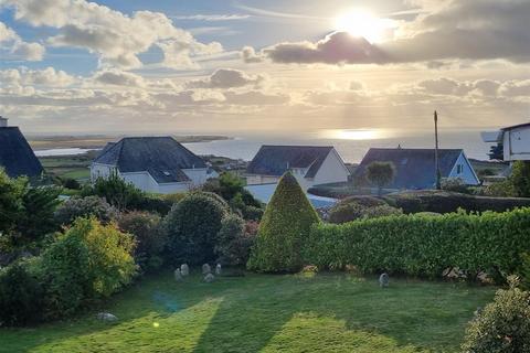 3 bedroom detached bungalow for sale, Cae Garw, Llanfair