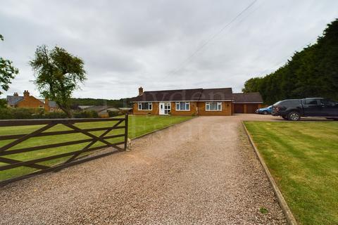 3 bedroom bungalow to rent, Woodland Road, Dodford, Bromsgrove, B61 9BT.